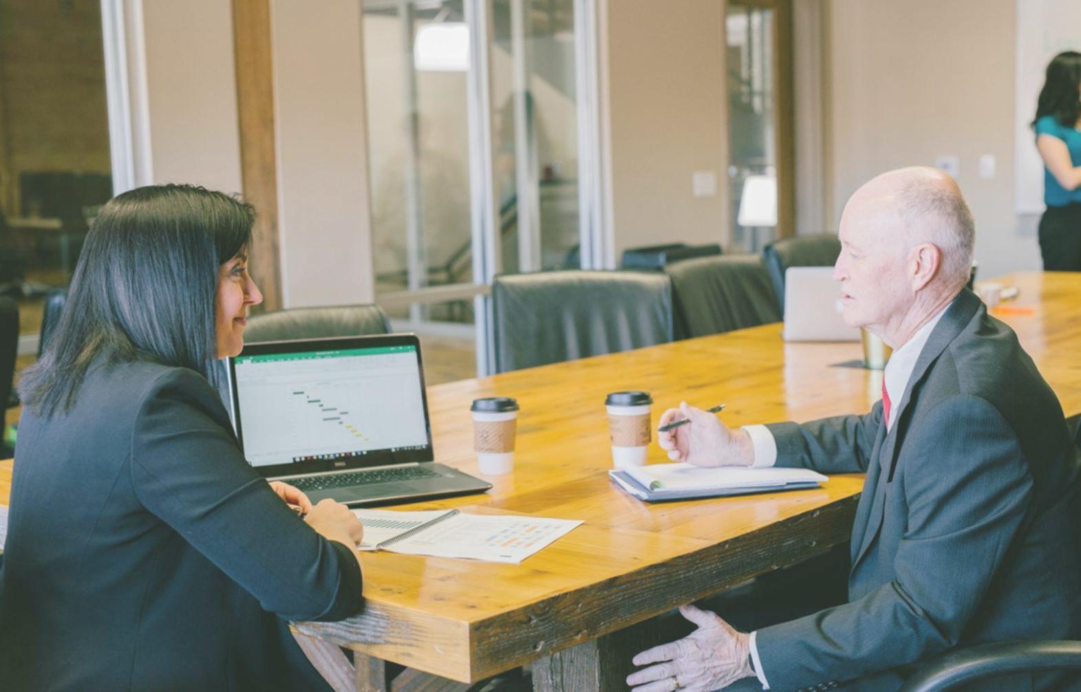 Professionelle Finanzberatung bei ionexaruvilo - Persönliche Gespräche und digitale Lösungen